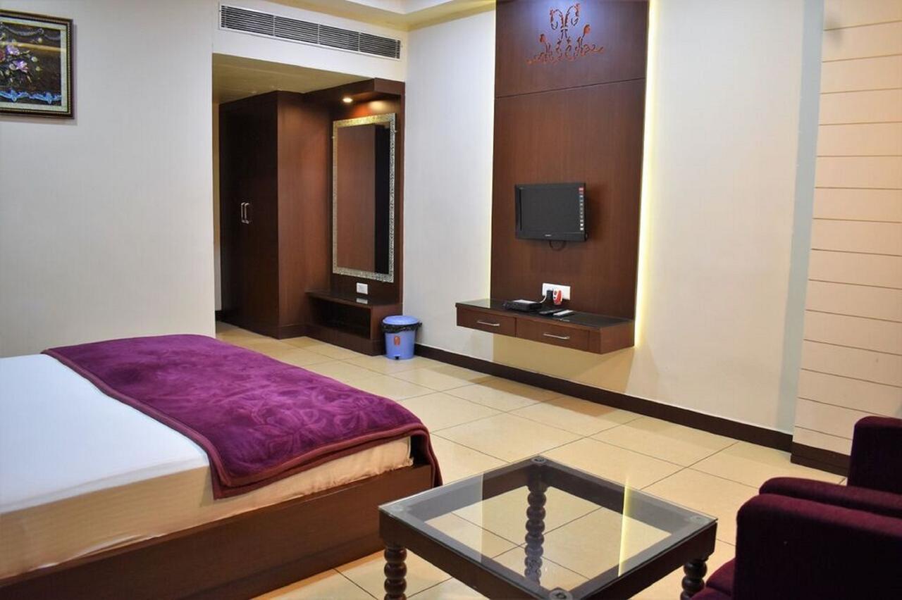 Hotel Ashish Continental Phagwāra Kültér fotó